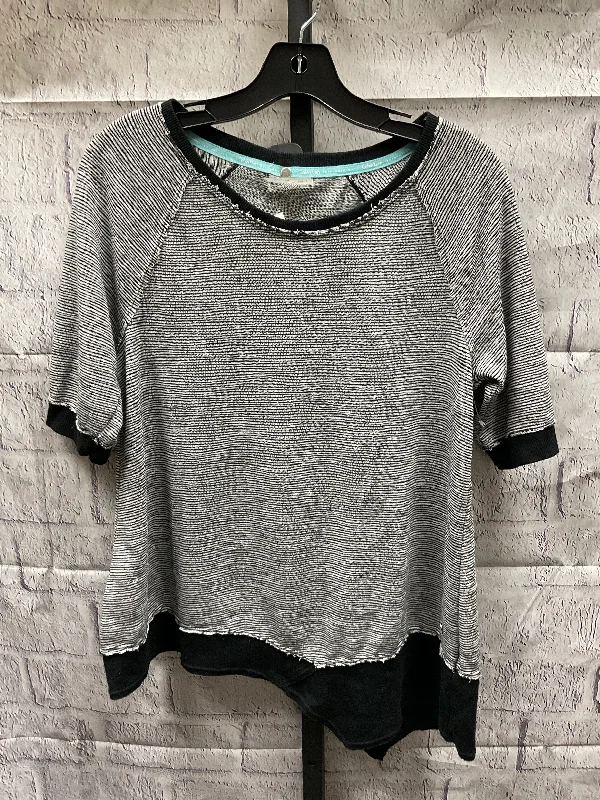 women's tops for those who want to create outfits that reflect their personal style and sense of fashionTop Short Sleeve By Calvin Klein  Size: M