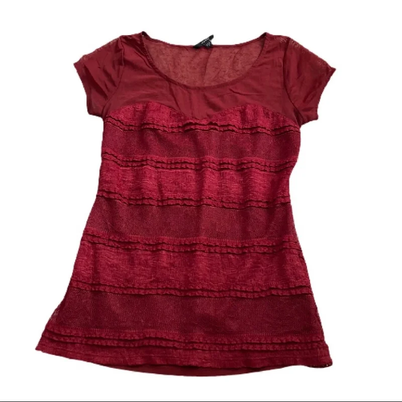 women's tops for those who want to make a bold fashion statement with their choice of topsTop Short Sleeve By Guess  Size: M