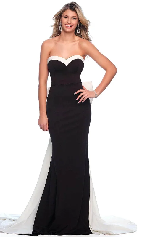 women's body-skimming dressesDave & Johnny 11410 - Bow Detail Sweetheart Evening Dress